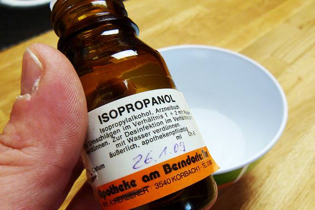 Isoproanol mit destilliertem Wasser mischen